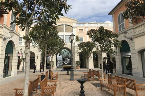 outlet caserta la reggia gucci|la reggia designer outlet.